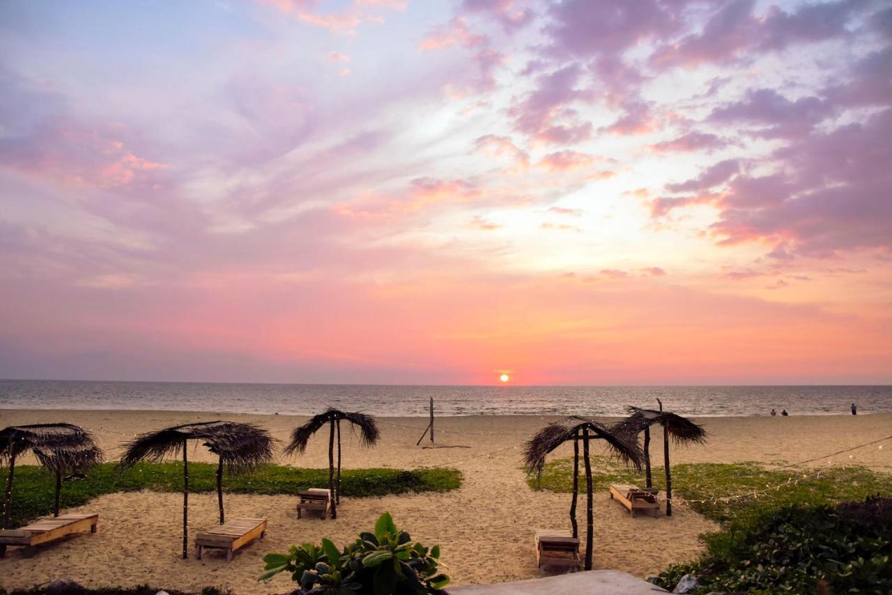Kavin Beach Hotel Hikkaduwa Buitenkant foto
