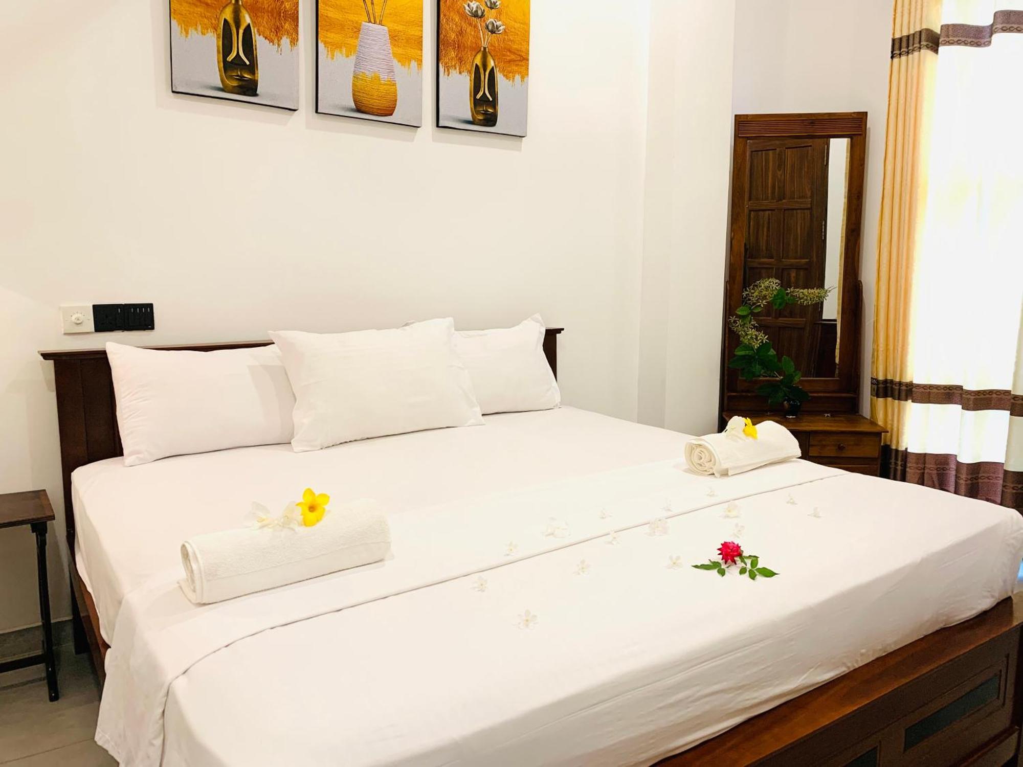 Kavin Beach Hotel Hikkaduwa Buitenkant foto