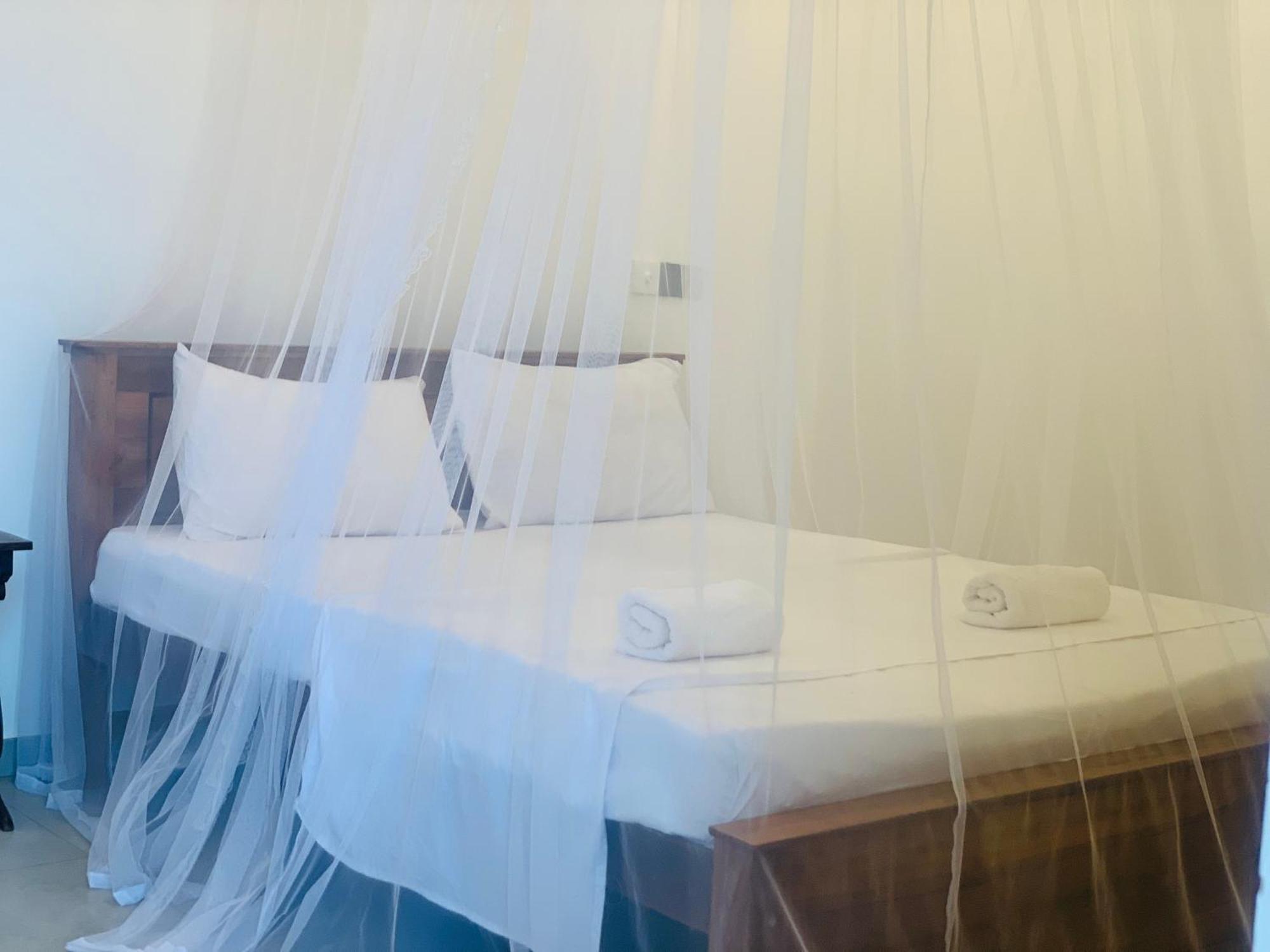 Kavin Beach Hotel Hikkaduwa Buitenkant foto