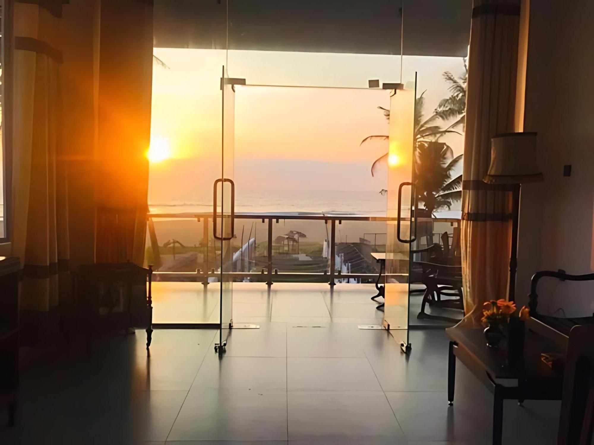 Kavin Beach Hotel Hikkaduwa Buitenkant foto